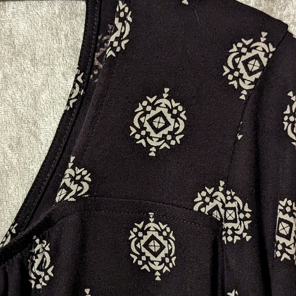 Old Navy Black with White Design Peasant Sleeve Blouse Size L - Picture 7 of 13